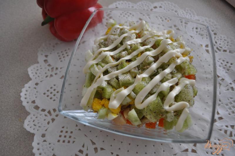 Фото приготовление рецепта: Салат с рапанами, картофелем и огурцом шаг №6