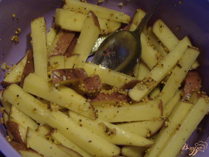 Фото приготовление рецепта: Запеченный с горчицей картофель шаг №3