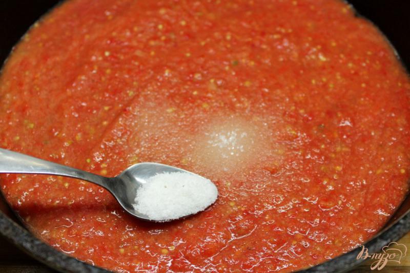 Фото приготовление рецепта: Фасоль с пряным томатным соусом. шаг №4