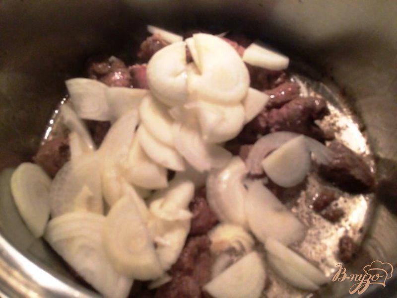 Фото приготовление рецепта: Картофель тушеный с говядиной шаг №2