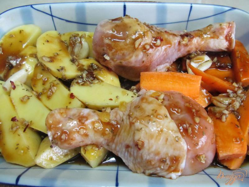 Фото приготовление рецепта: Овощи с курицей под соусом шаг №4