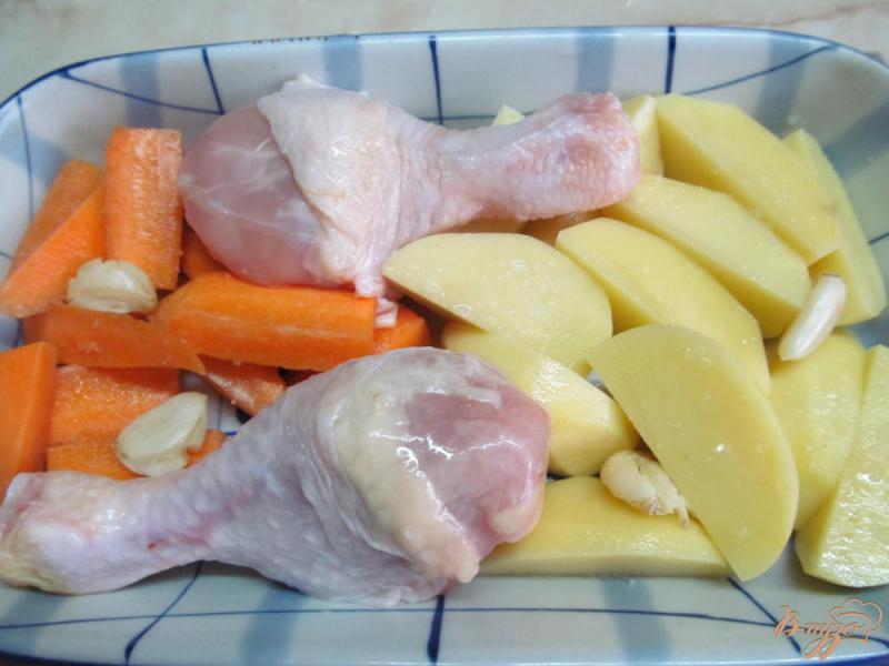 Фото приготовление рецепта: Овощи с курицей под соусом шаг №3