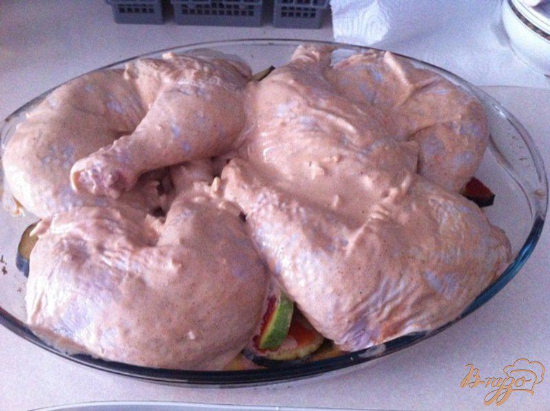 Фото приготовление рецепта: Куриные окорочка запеченные с овощами шаг №11