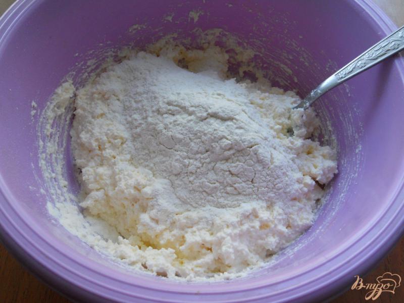 Фото приготовление рецепта: Пирожки творожные с капустой и яйцом шаг №2