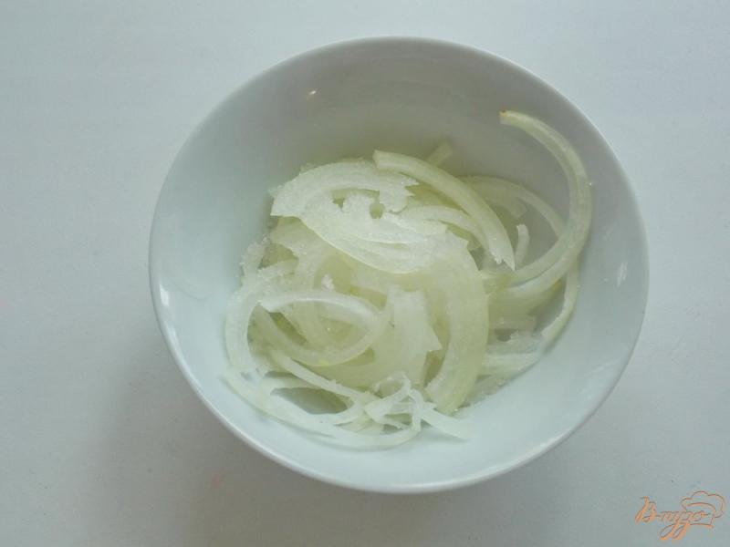 Фото приготовление рецепта: Картофельный салат с овощами, яблоком и сыром шаг №5