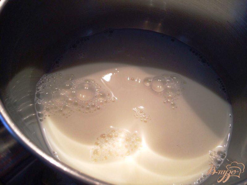 Фото приготовление рецепта: Паста (Фузилли) в молочно-сырном соусе шаг №2