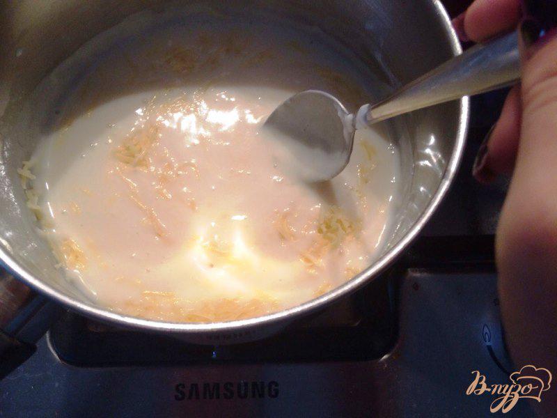 Фото приготовление рецепта: Паста (Фузилли) в молочно-сырном соусе шаг №5