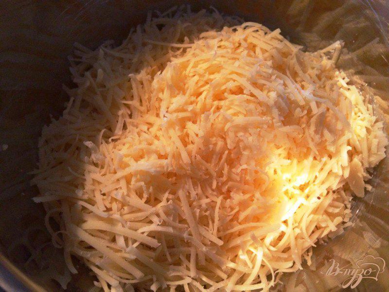 Фото приготовление рецепта: Паста (Фузилли) в молочно-сырном соусе шаг №3