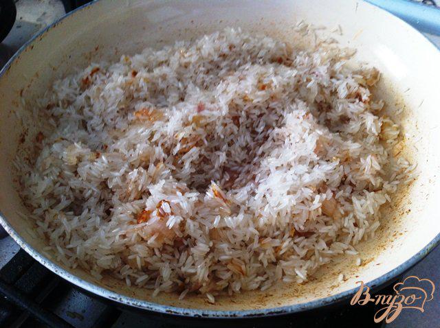 Фото приготовление рецепта: Пряный рис на гарнир шаг №4