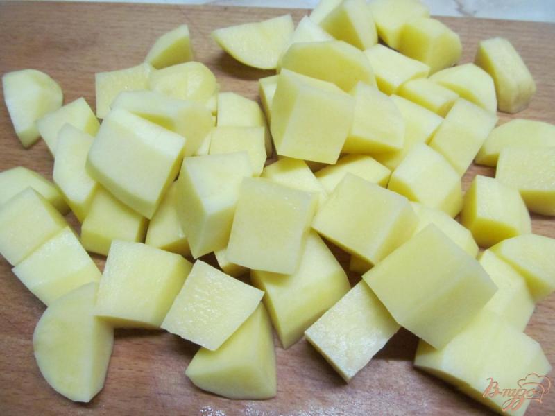 Фото приготовление рецепта: Картофельное пюре с беконом и грибами шаг №1