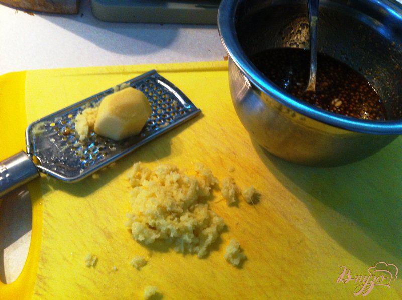 Фото приготовление рецепта: Запеченная свиная рулька с капустой шаг №4