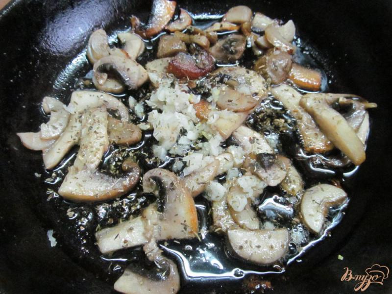 Фото приготовление рецепта: Тушеные грибы с фасолью шаг №2