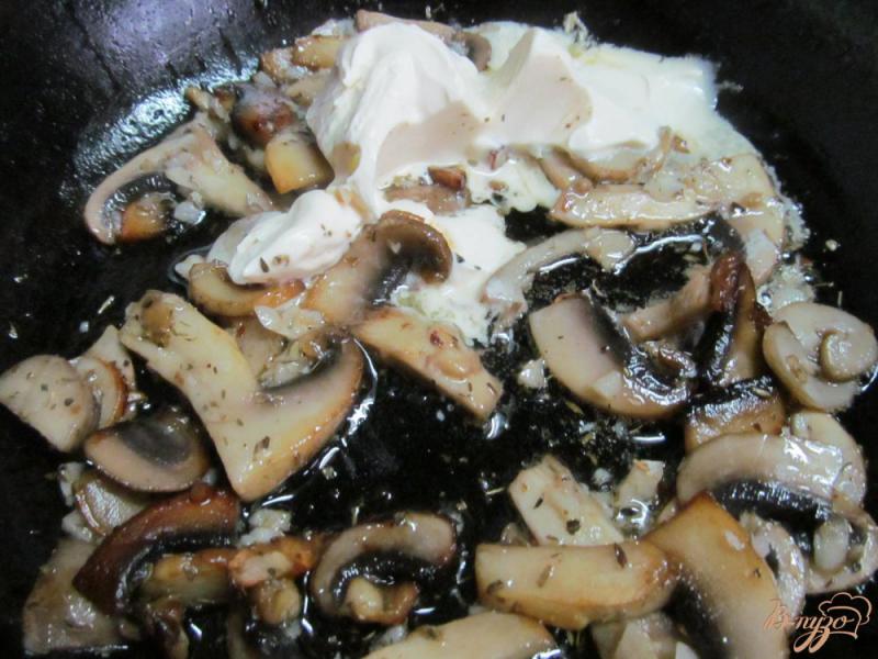 Фото приготовление рецепта: Тушеные грибы с фасолью шаг №3