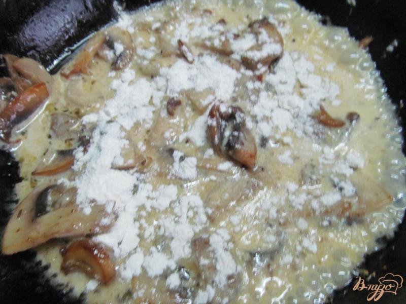 Фото приготовление рецепта: Тушеные грибы с фасолью шаг №4