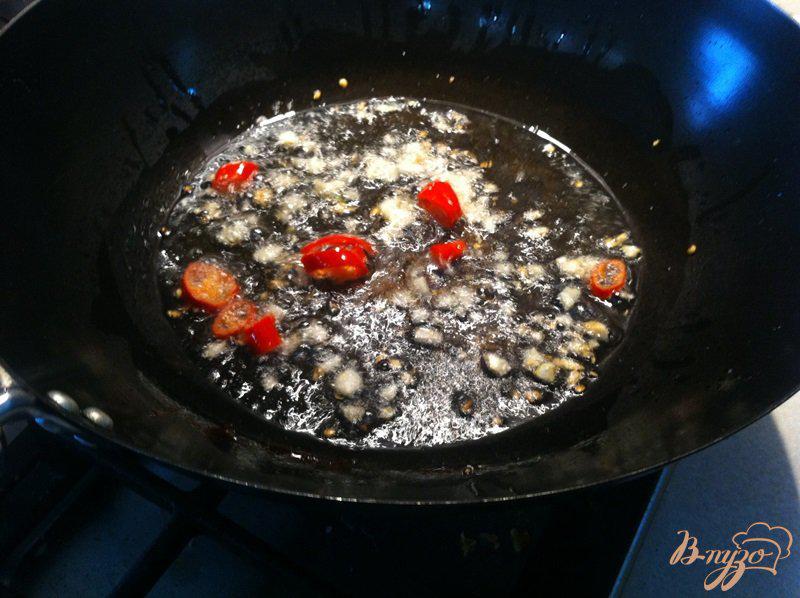 Фото приготовление рецепта: Баклажаны в остром томатном соусе шаг №7