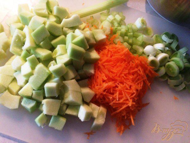 Фото приготовление рецепта: Овощной суп из кролика для деток шаг №4