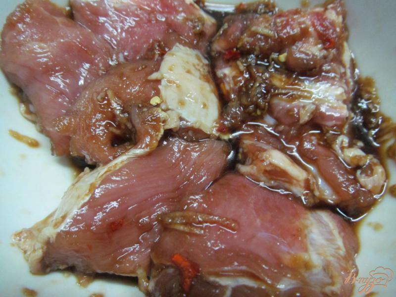 Фото приготовление рецепта: Маринованная свинина с овощами шаг №2