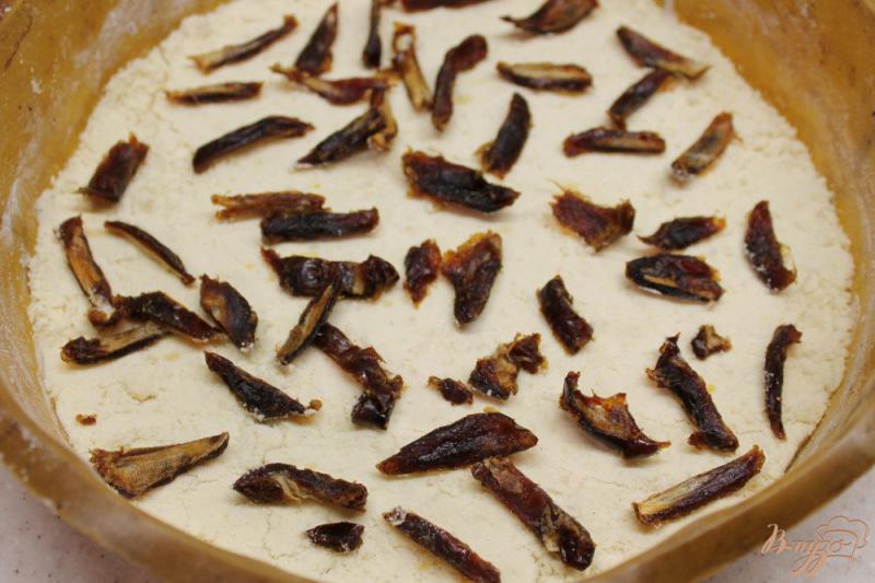 Фото приготовление рецепта: Творожный пирог с финиками и яблоком шаг №2