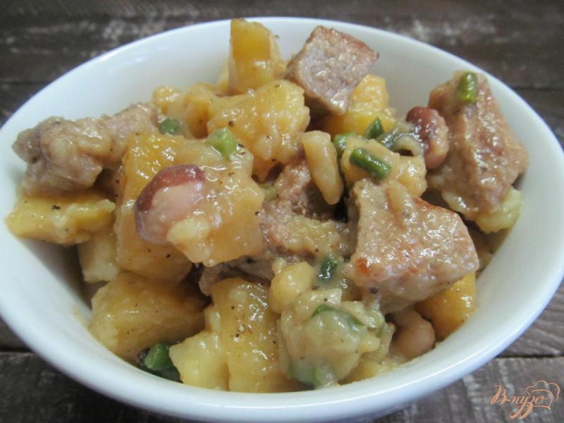 Фото приготовление рецепта: Тушенное мясо с фасолью и картофелем шаг №5