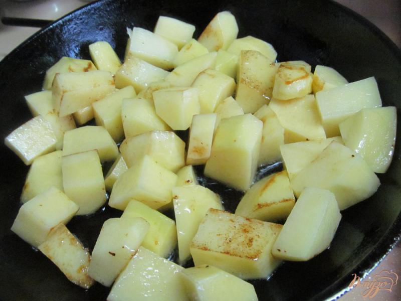 Фото приготовление рецепта: Тушенное мясо с фасолью и картофелем шаг №2
