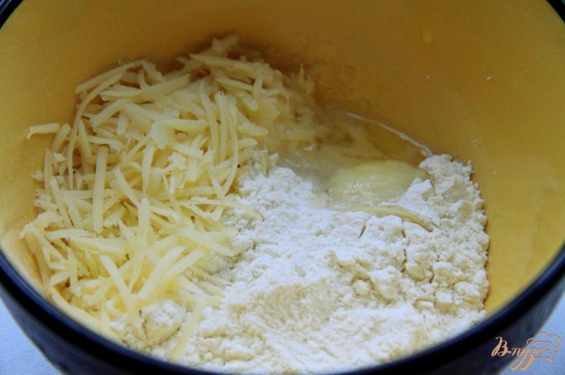 Фото приготовление рецепта: Легкий куриный суп с сырными клецками шаг №5
