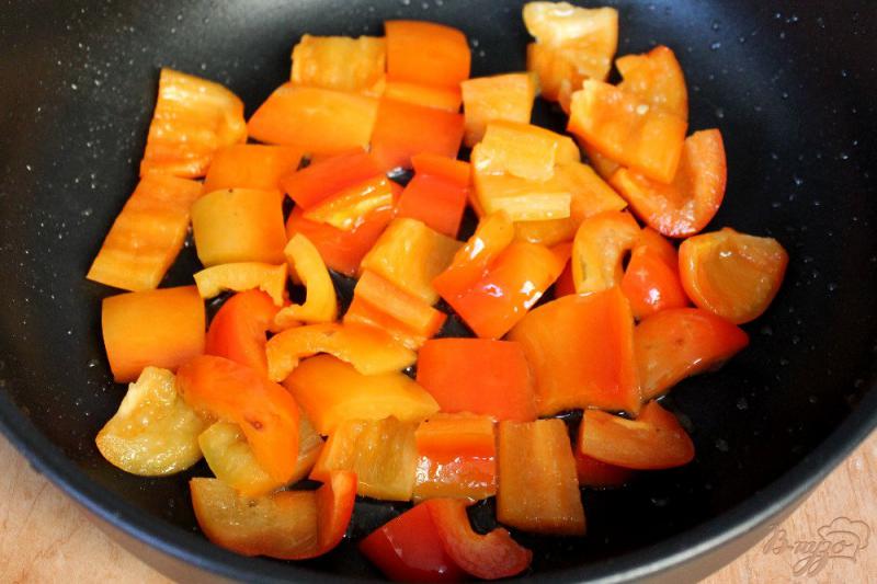Фото приготовление рецепта: Цветная капуста с болгарским перцем и сметанным соусом шаг №1