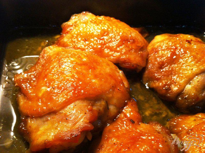 Фото приготовление рецепта: Остро-сладкие куриные бедрышки шаг №7