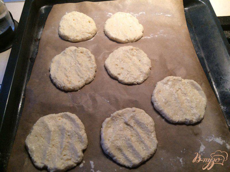 Фото приготовление рецепта: Сырники из духовки для деток шаг №3