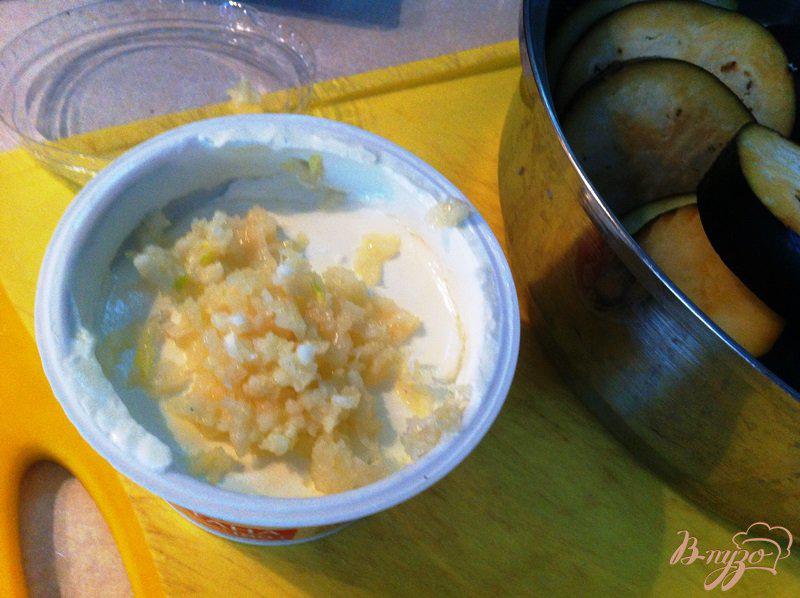 Фото приготовление рецепта: Баклажаны жаренный с чесночным соусом шаг №2
