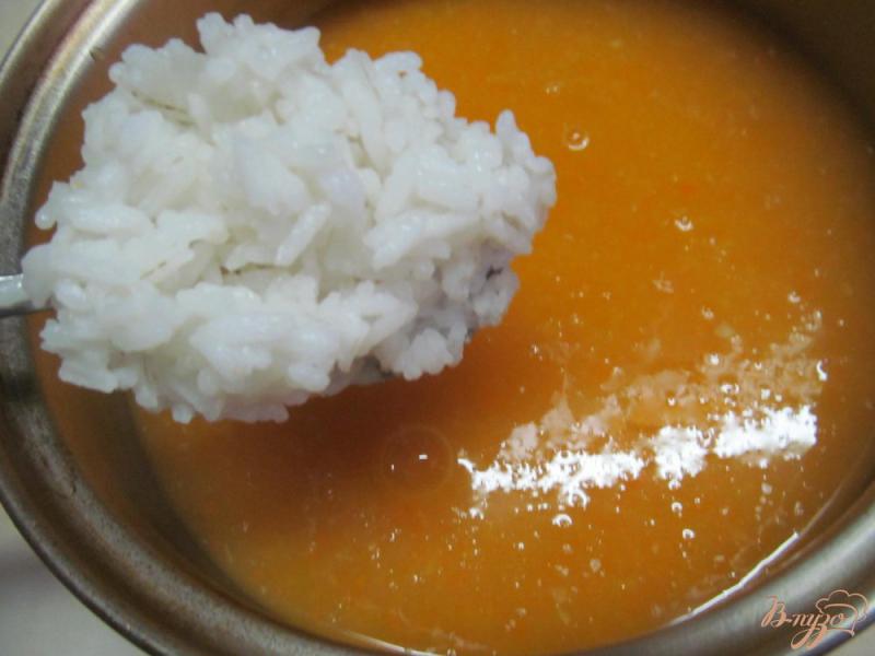 Фото приготовление рецепта: Рисовая каша с тыквой и мандарином шаг №3