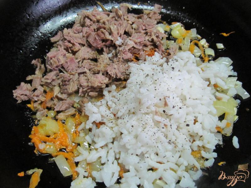 Фото приготовление рецепта: Кабачковые рулеты с мясом и рисом шаг №5