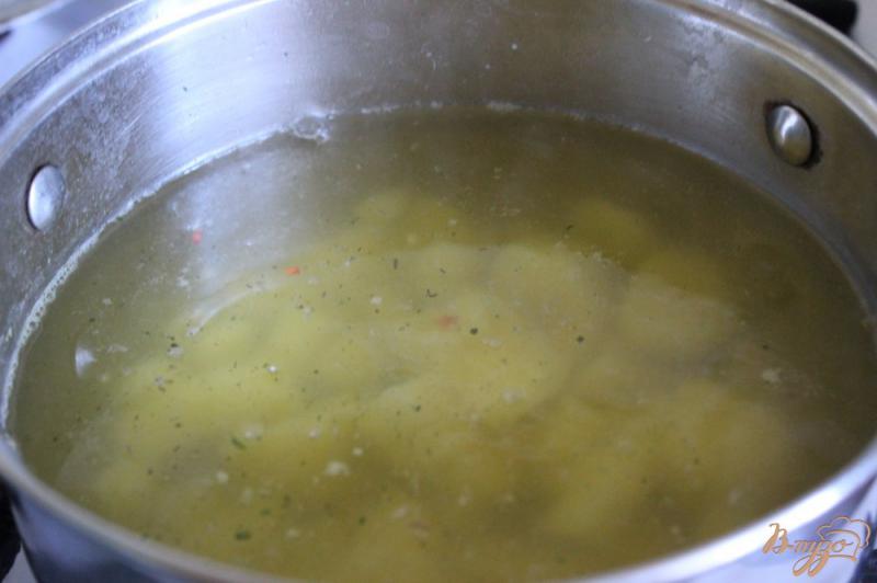 Фото приготовление рецепта: Суп-пюре со щавелем и шпинатом шаг №2