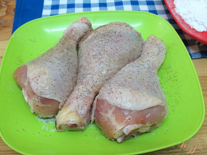 Фото приготовление рецепта: Жареные куриные голени в хрустящей панировке шаг №1