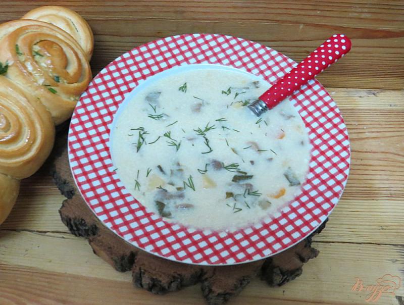 Фото приготовление рецепта: Суп с лесными вешенками и шпинатом. шаг №9