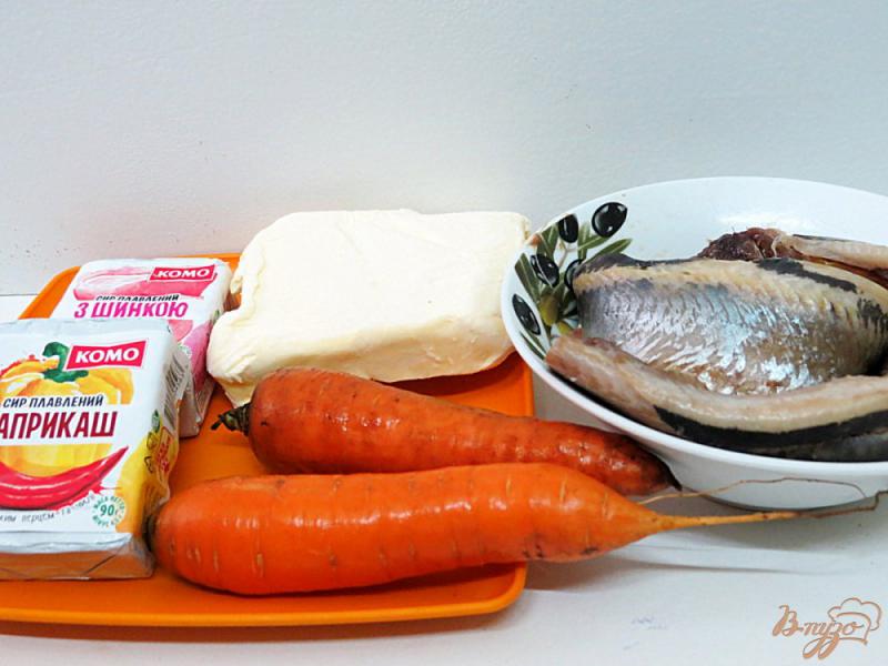 Фото приготовление рецепта: Ложная икра из сельди и моркови шаг №1
