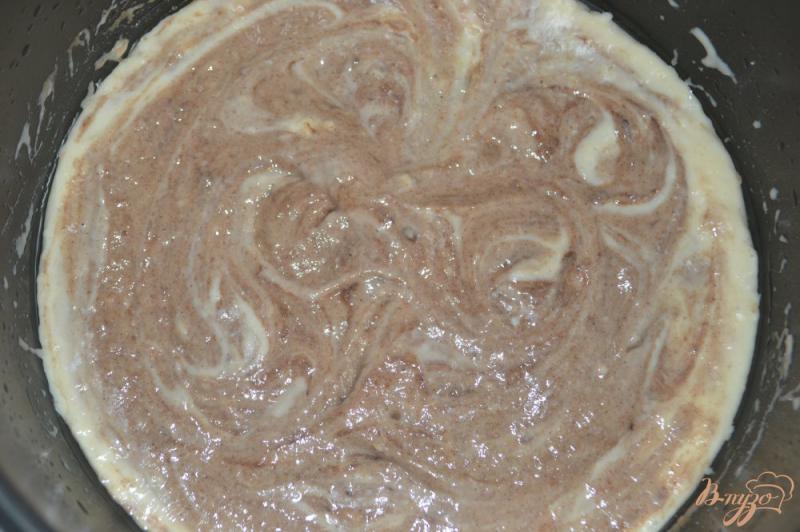 Фото приготовление рецепта: Мраморный пирог в мультиварке шаг №7