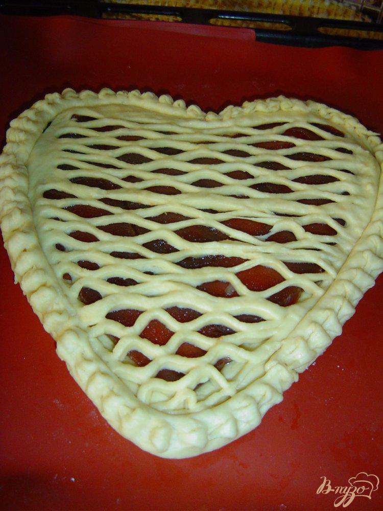Фото приготовление рецепта: Пирог с прессованным яблочным повидлом «Сердечный » шаг №10