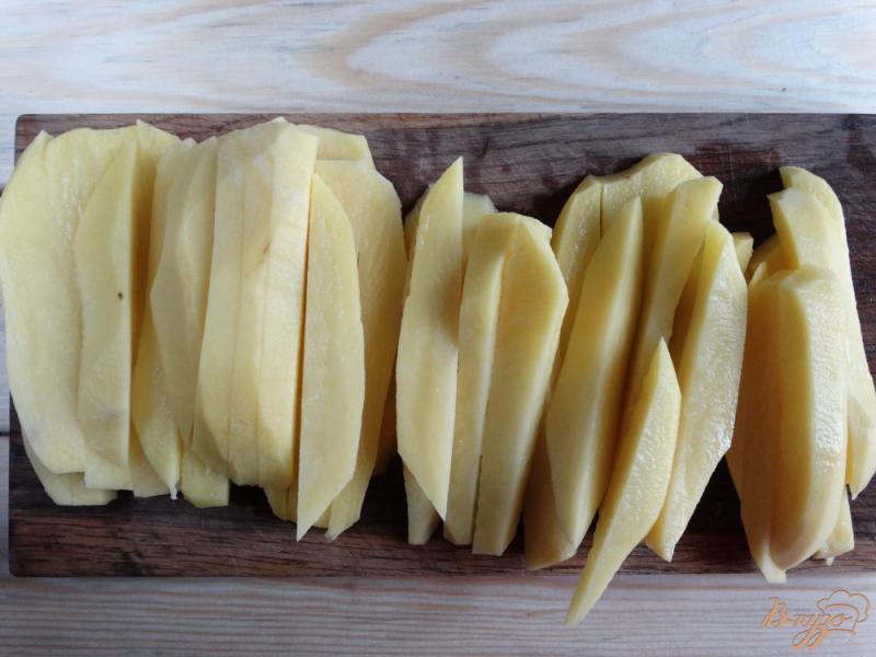 Фото приготовление рецепта: Картофель фри без фритюрницы шаг №1