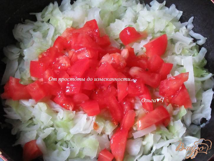 Фото приготовление рецепта: Капуста, тушенная с помидором шаг №2