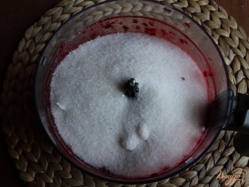 Фото приготовление рецепта: Клюква протертая с сахаром шаг №3