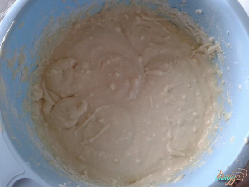 Фото приготовление рецепта: Творожные кексы с яблоками и шоколадом шаг №2