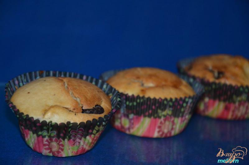 Фото приготовление рецепта: Творожные кексы с яблоками и шоколадом шаг №4