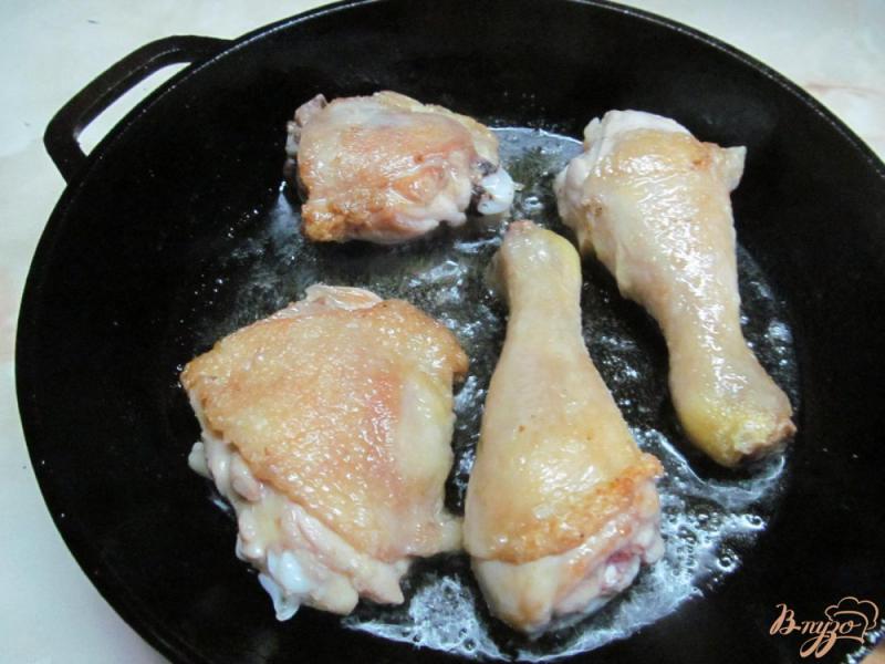 Фото приготовление рецепта: Курица с грибами и луком-порей шаг №1