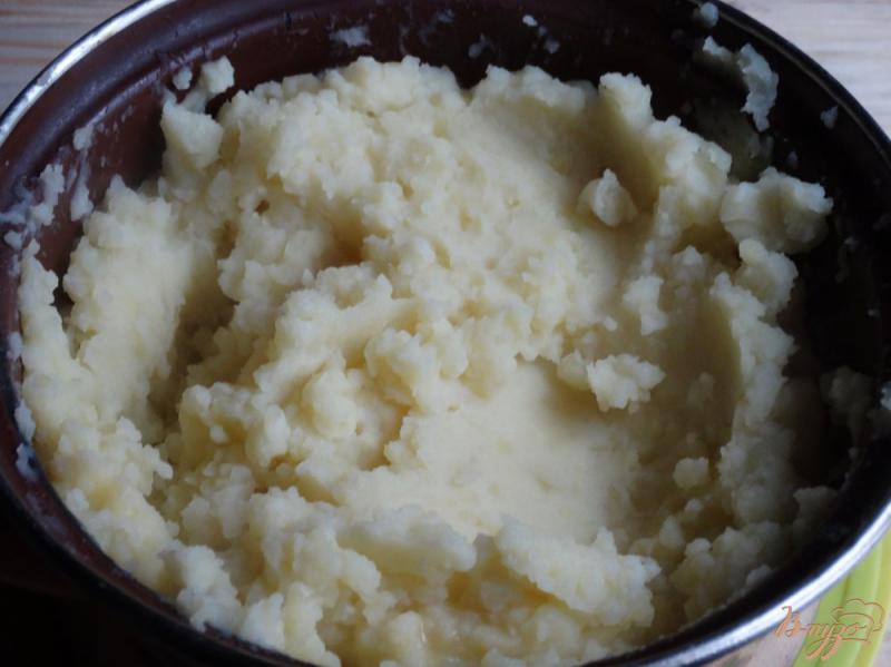 Фото приготовление рецепта: Картофельное пюре с сырным соусом шаг №4
