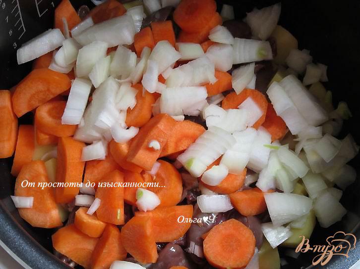 Фото приготовление рецепта: Куриные сердечки с картофелем (в мультиварке) шаг №2