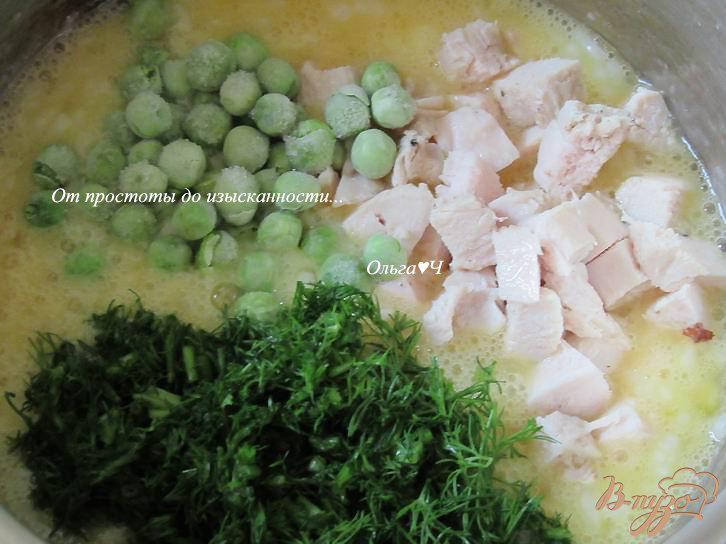 Фото приготовление рецепта: Фриттата с курицей, рисом и зеленым горошком шаг №2