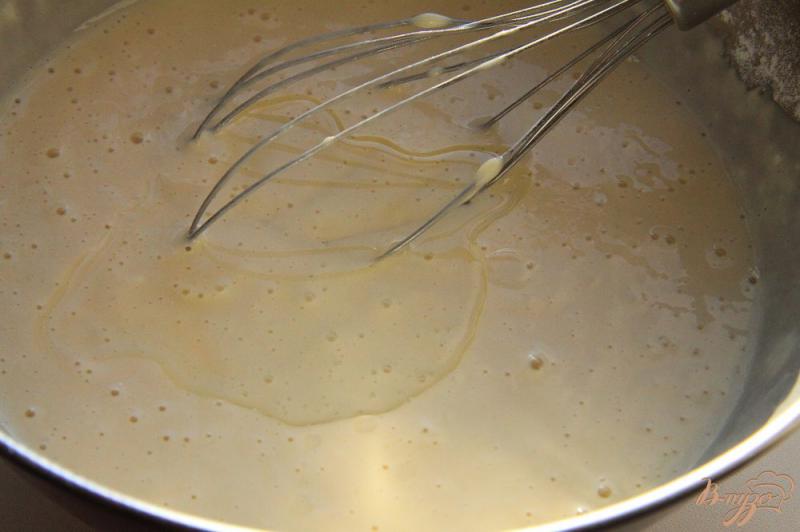 Фото приготовление рецепта: Панкейки с яблоком на молоке шаг №4