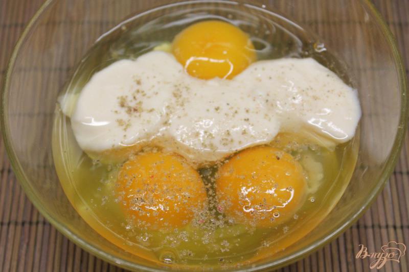 Фото приготовление рецепта: Омлет с цветной капустой и солеными оливками шаг №3