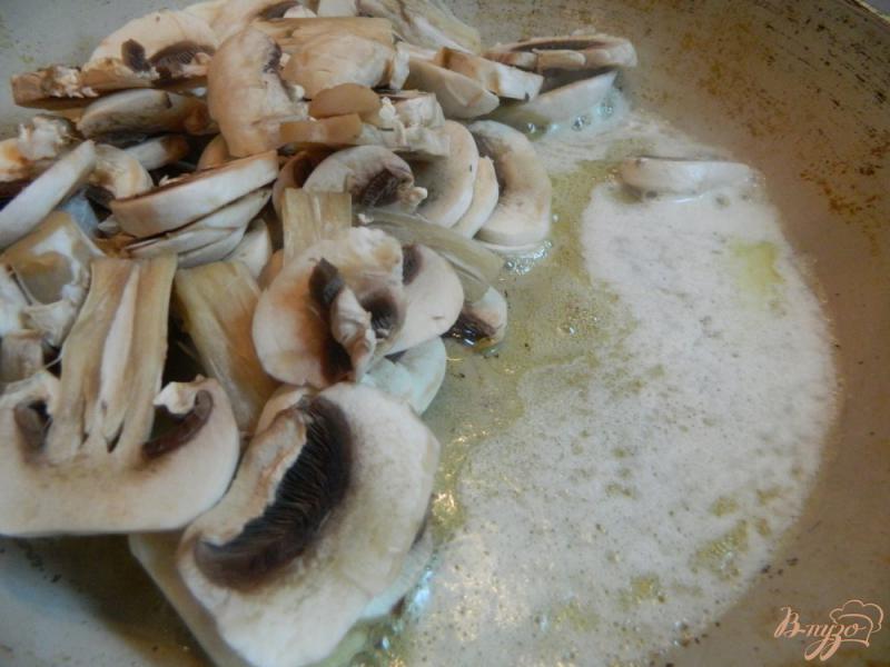 Фото приготовление рецепта: Грибной суп со сливками шаг №2