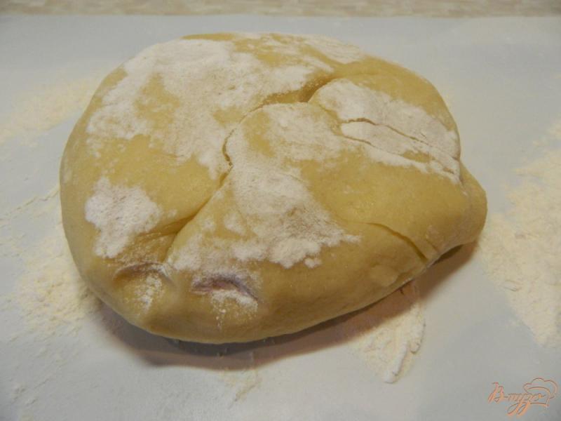 Фото приготовление рецепта: Тонкий пирог с творогом и яблоками шаг №3